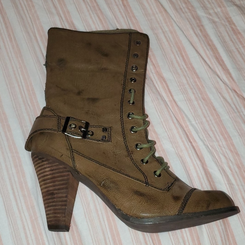 Boots - Picture 3 of 6